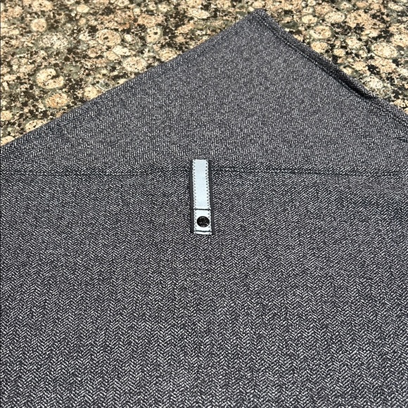 Lululemon Vinyasa Snap Scarf Convertible Heathered Herringbone - Picture 7 of 8